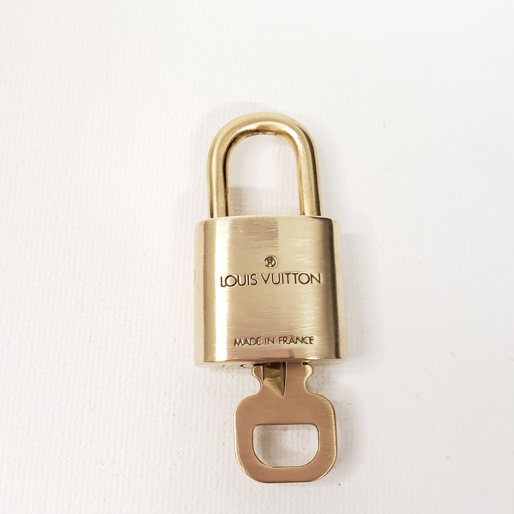 Louis Vuitton Authentic Gold Padlock with Key Shiny - Picture 6 of 11
